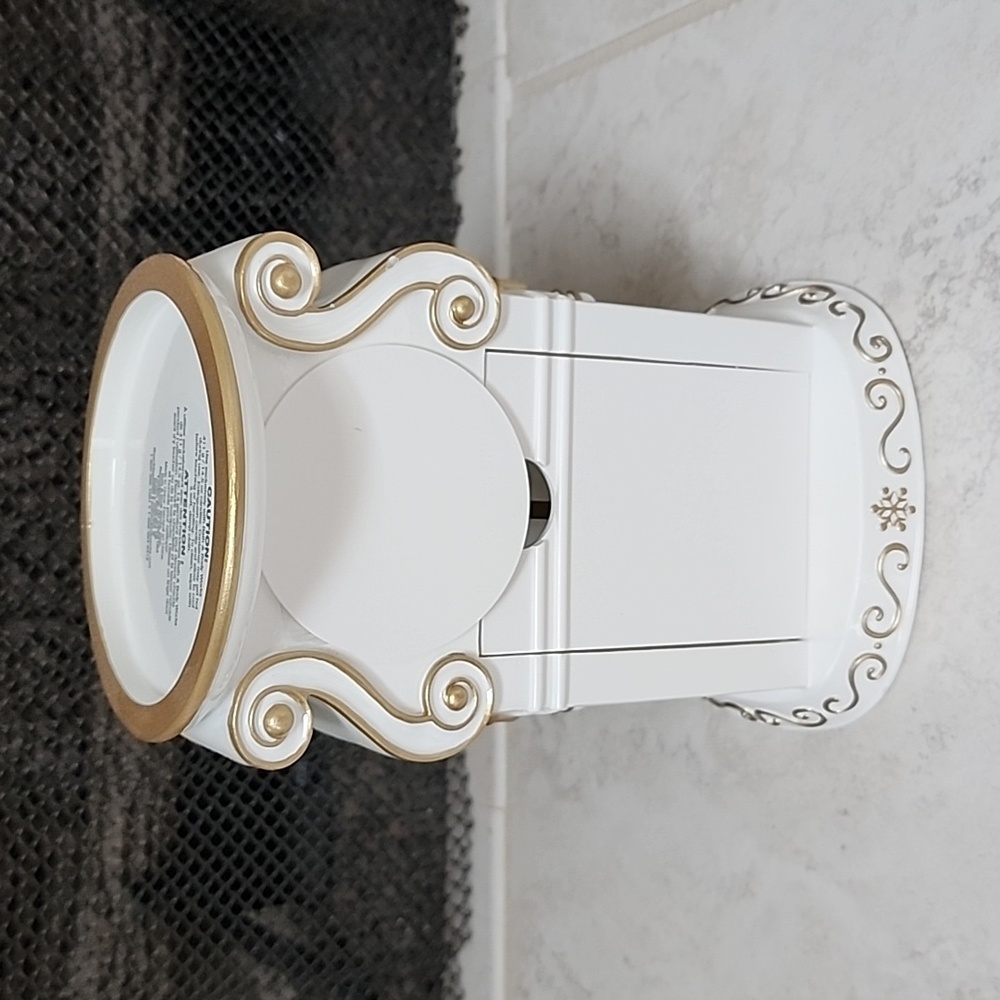 🕯BATH & BODY WORKS Christmas Candle Holder🕯 - Picture 5 of 10